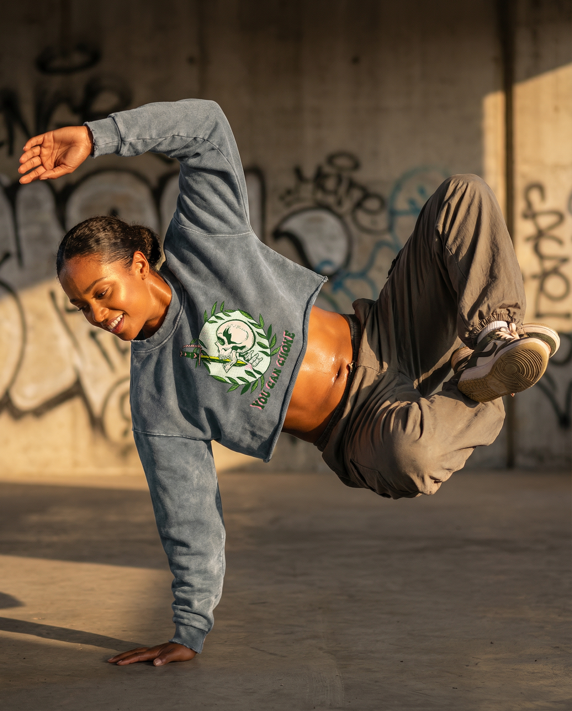 Sudadera Cortada con Bordes Deshilachados BoSS BTCH You Can Choke Lavada a la Nieve